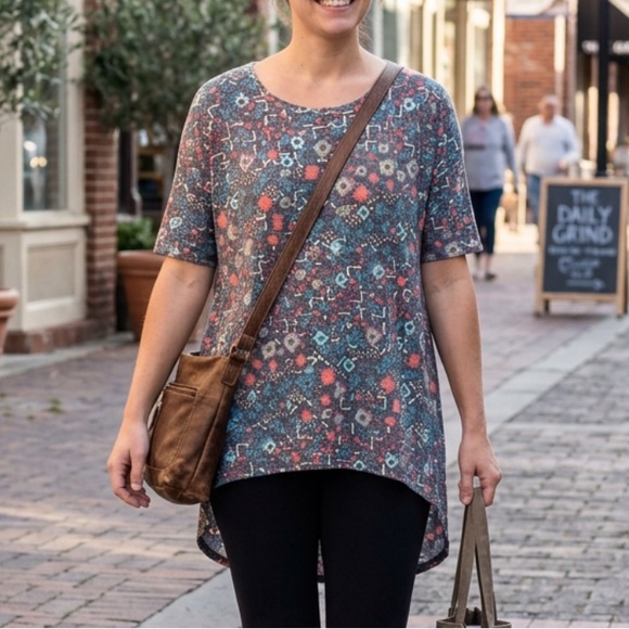 LuLaRoe Tops - 🌟 LULAROE: Multicolor Geometric Tunic Top/High Low- Size L  EUC